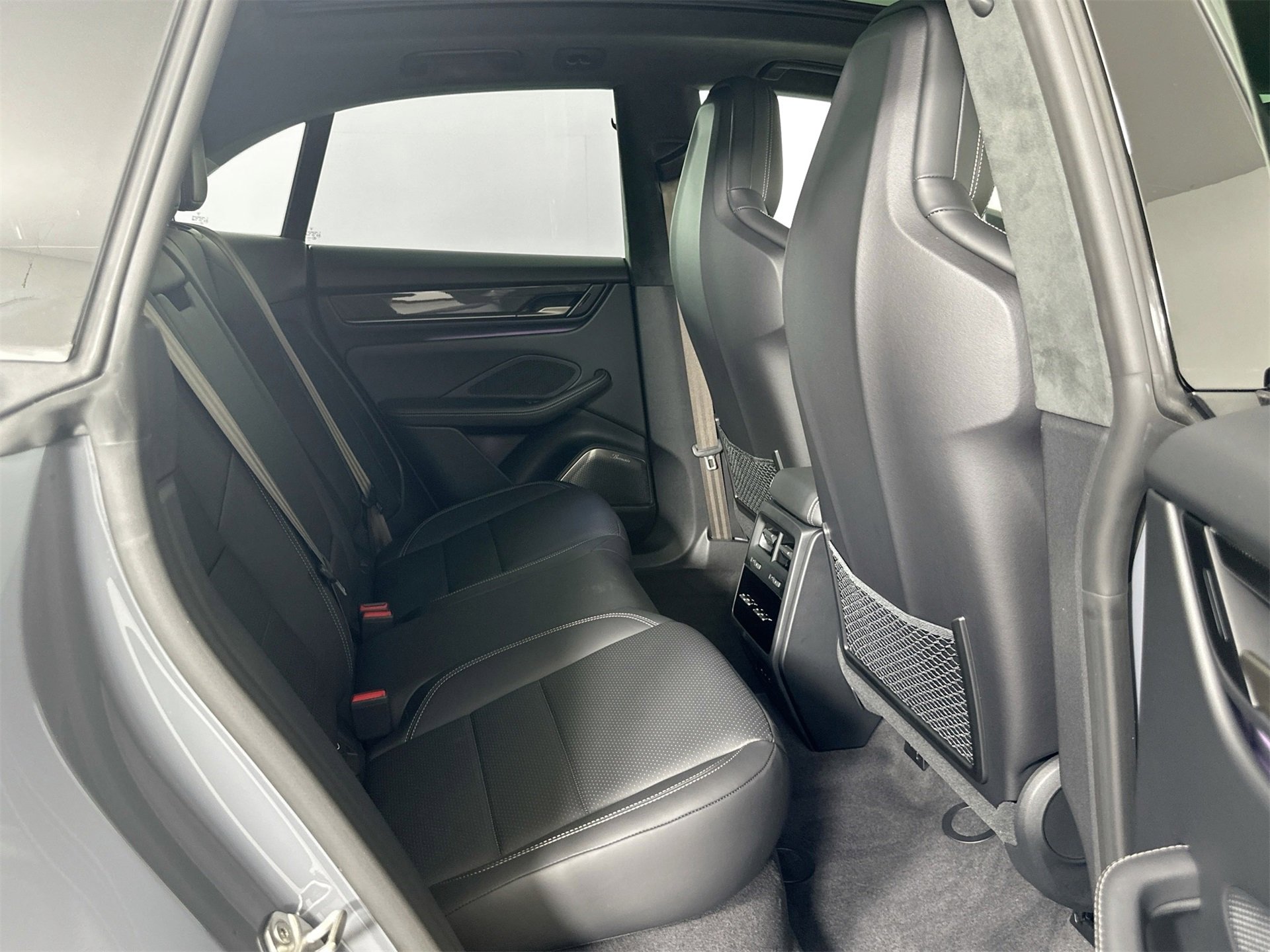 Certified 2025 Porsche Macan Turbo Electric image 28