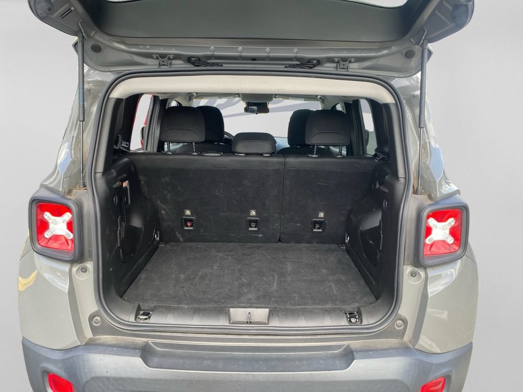Used 2021 Jeep Renegade Latitude FWD image 28