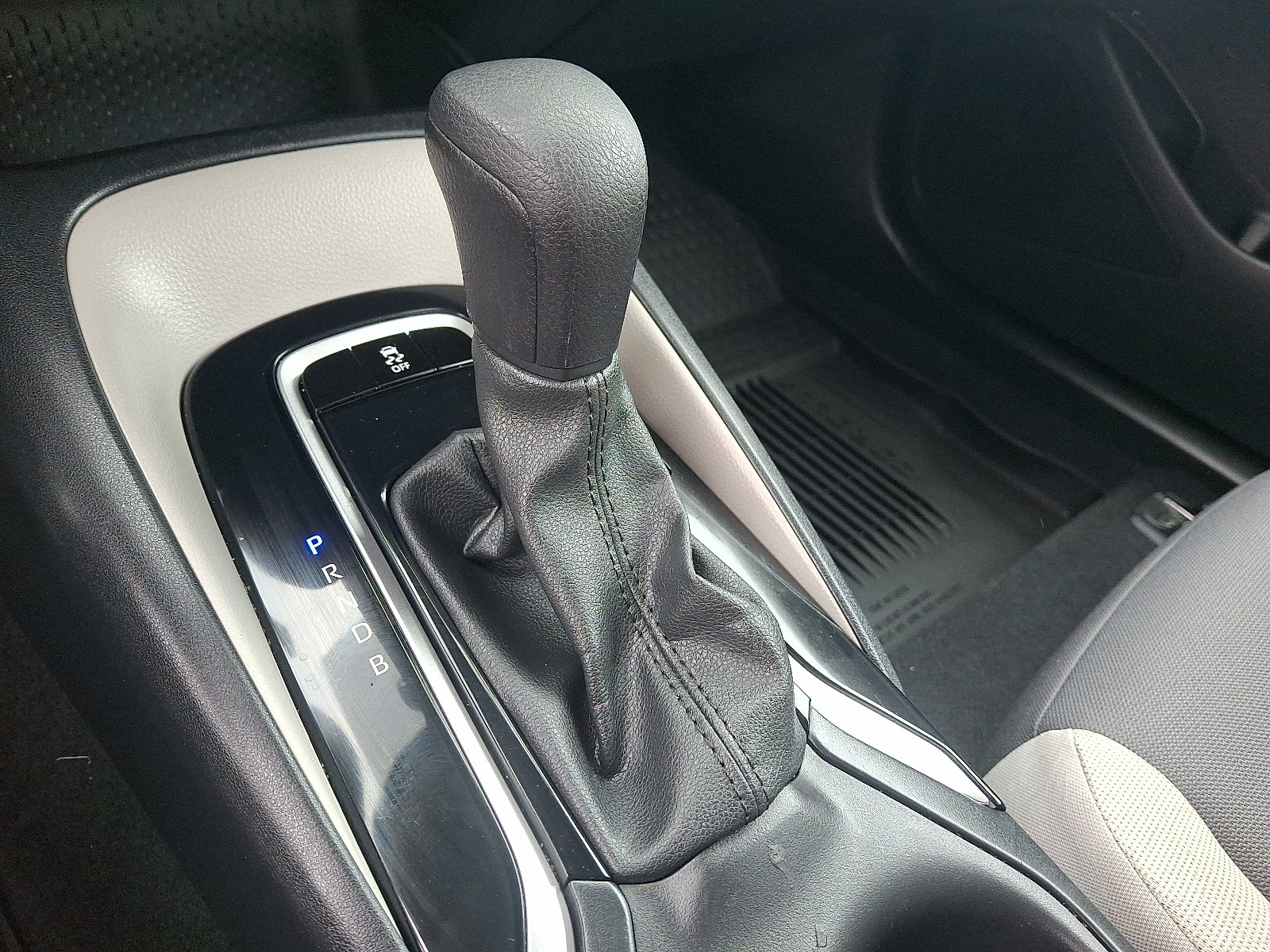 Used 2024 Toyota Corolla LE FWD image 15