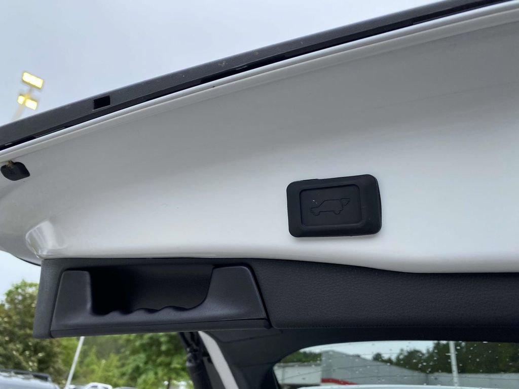 Used 2025 Toyota RAV4 XLE Premium FWD image 18