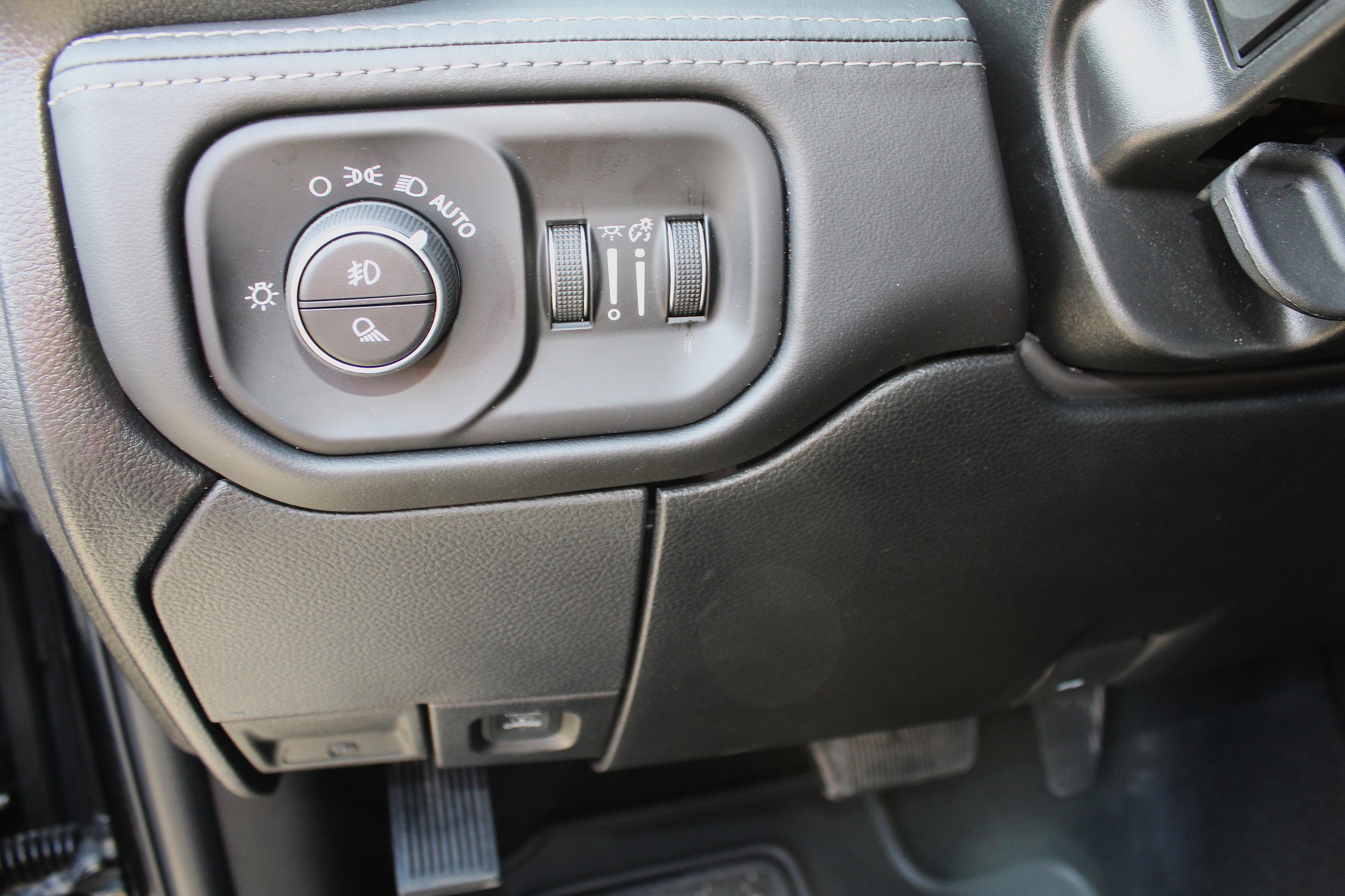 New 2025 RAM 3500 Limited image 12