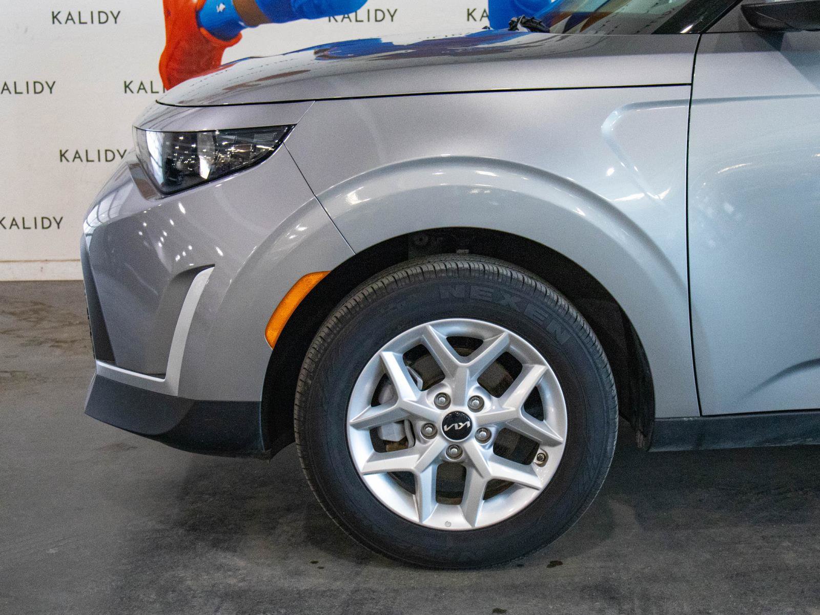 Used 2025 Kia Soul LX w/ LX Technology Package FWD image 15