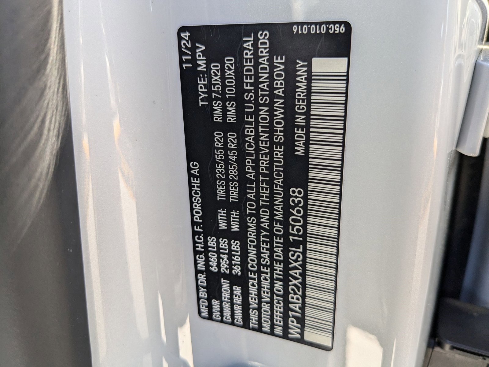 New 2025 Porsche Macan 4S Electric image 27