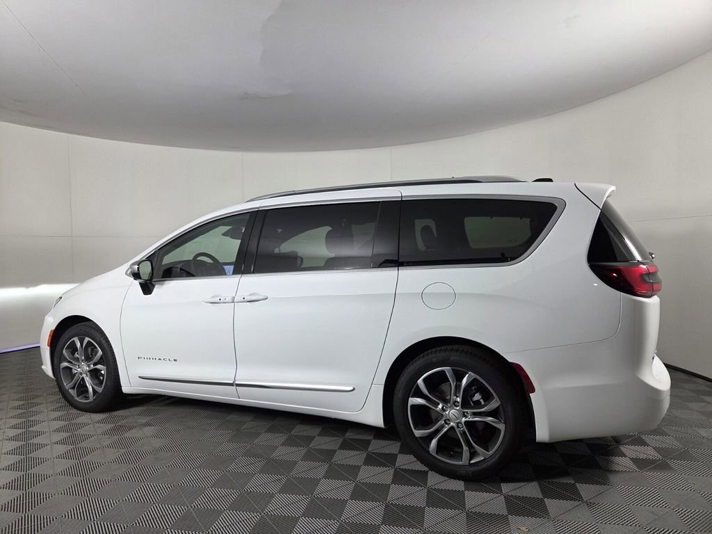 New 2026 Chrysler Pacifica Pinnacle w/ Trailer Tow Group FWD image 6