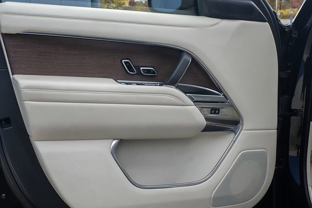 Used 2023 Land Rover Range Rover Long Wheelbase Autobiography image 11