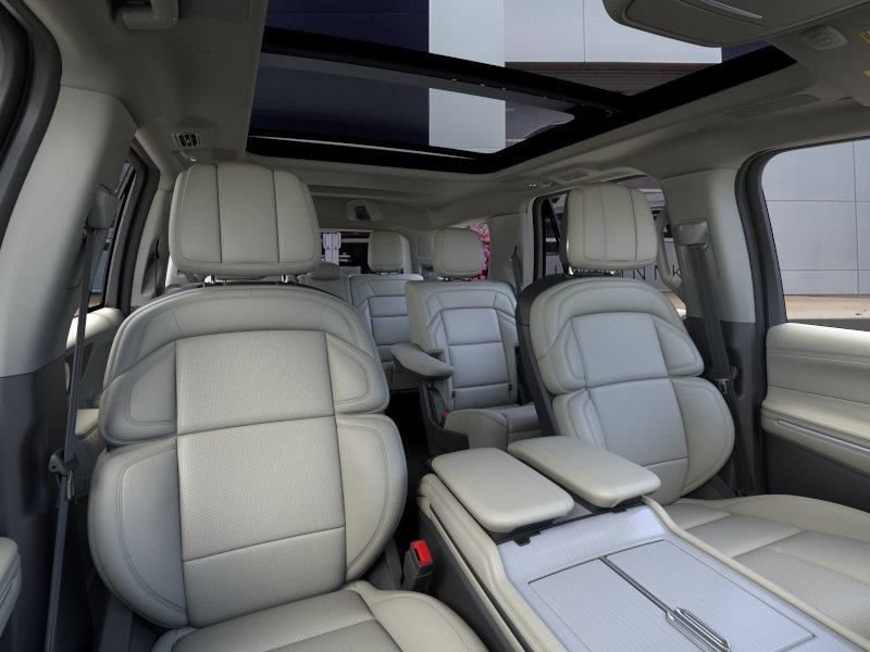 New 2026 Lincoln Navigator Reserve AWD/4WD image 10