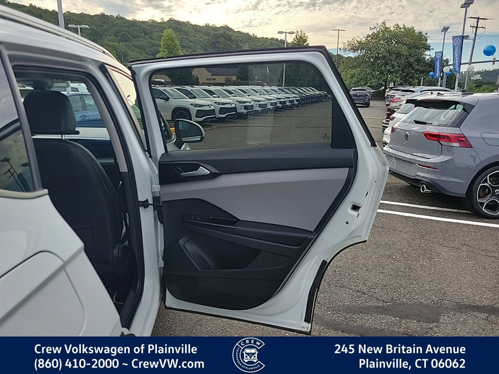 Certified 2023 Volkswagen Taos SE w/ Panoramic Sunroof Package AWD/4WD image 45