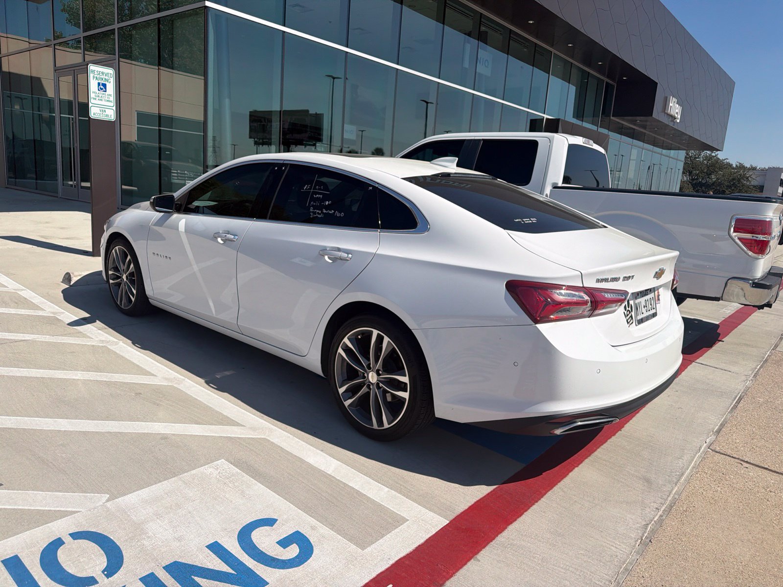 Used 2019 Chevrolet Malibu Premier w/ Sun and Wheel Package FWD image 8