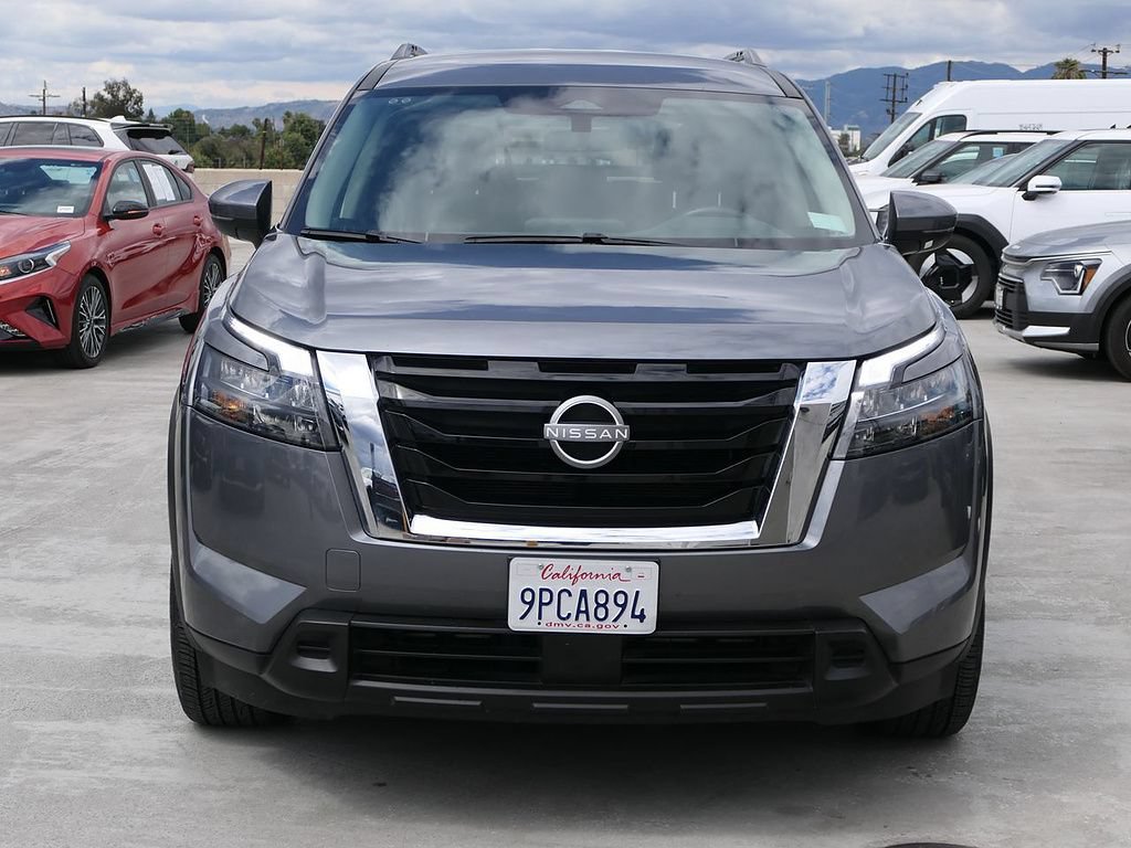 Used 2025 Nissan Pathfinder SV FWD image 8