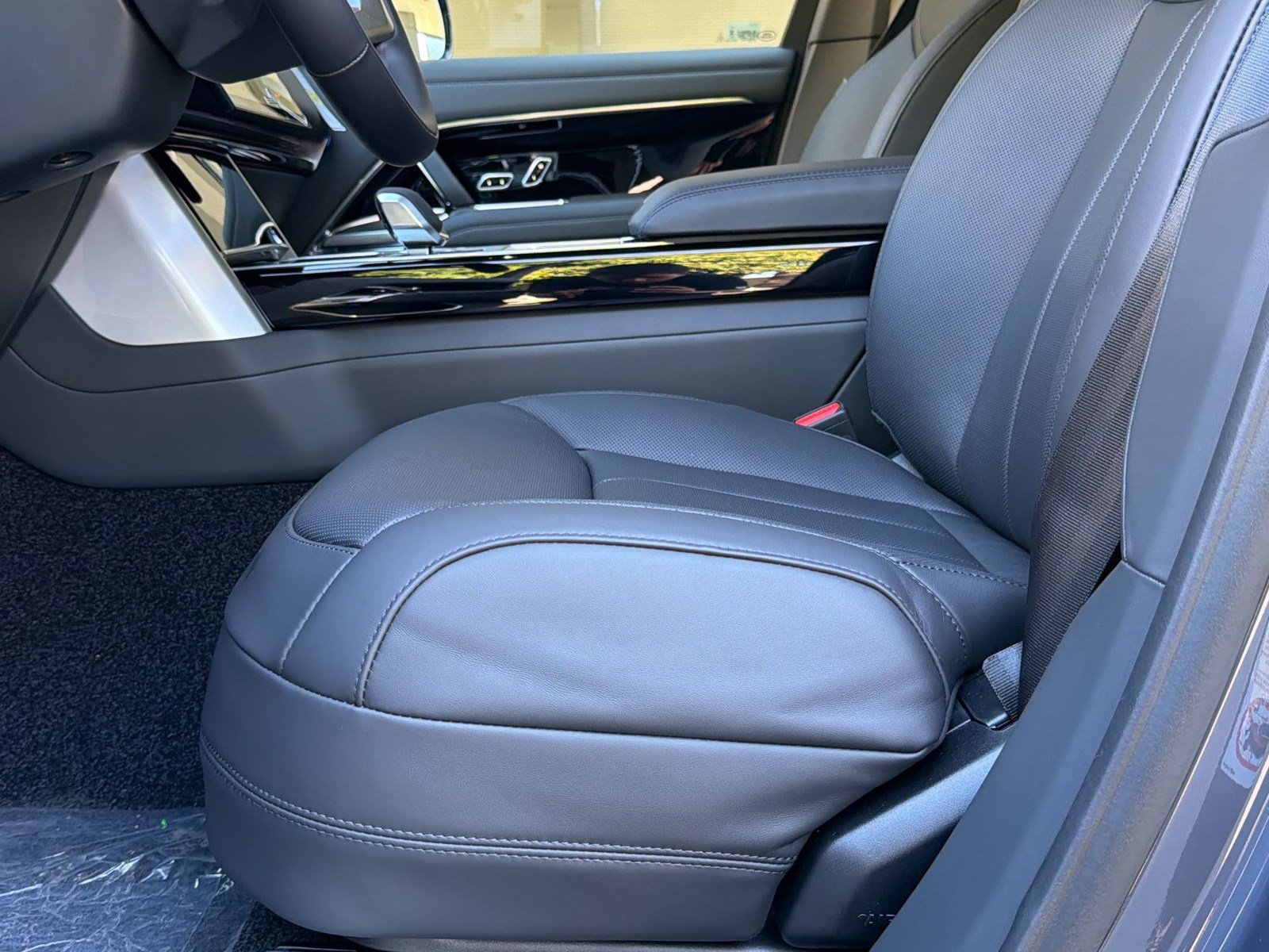 New 2026 Land Rover Range Rover SE AWD/4WD image 5