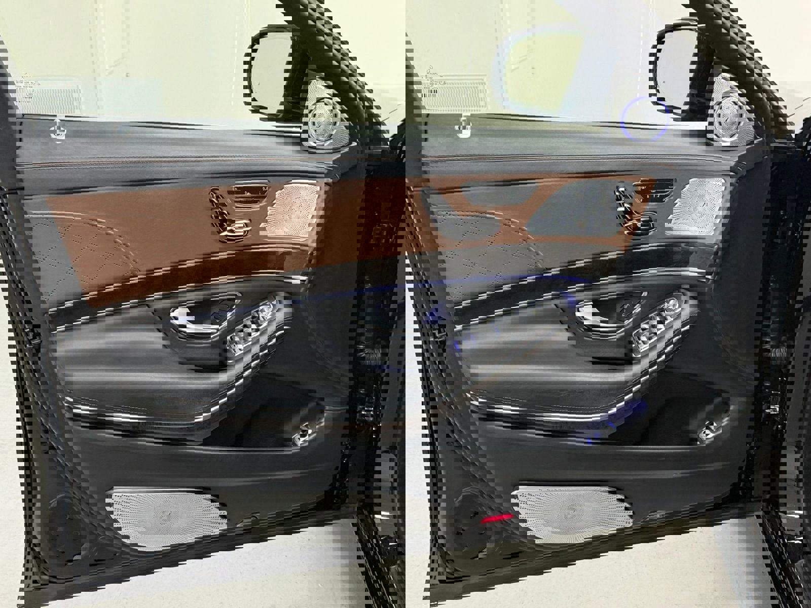 Used 2017 Mercedes-Benz Maybach S 550 4MATIC image 34