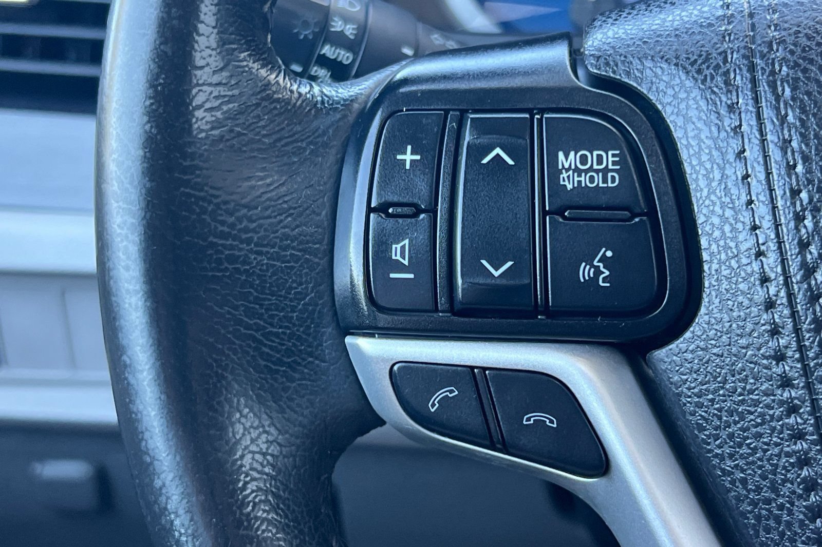 Used 2020 Toyota Sienna XLE FWD image 28