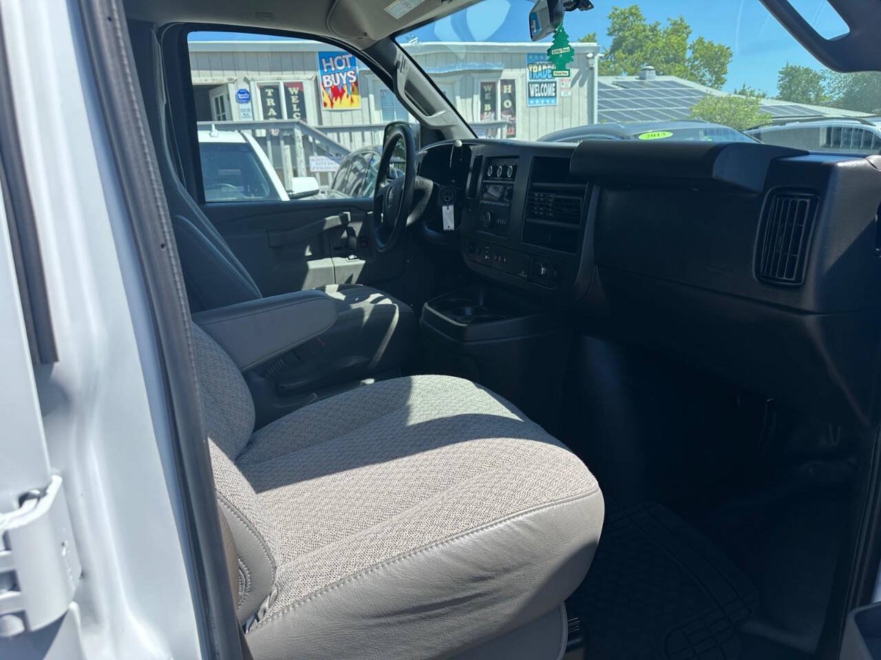 Used 2019 GMC Savana 3500 Extended w/ Driver Convenience Package RWD image 15