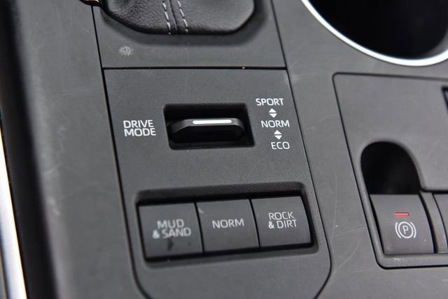 Used 2023 Toyota Highlander XLE image 18