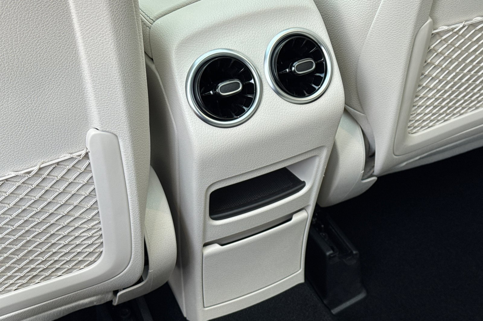 Used 2022 Mercedes-Benz GLB 250 4MATIC image 15