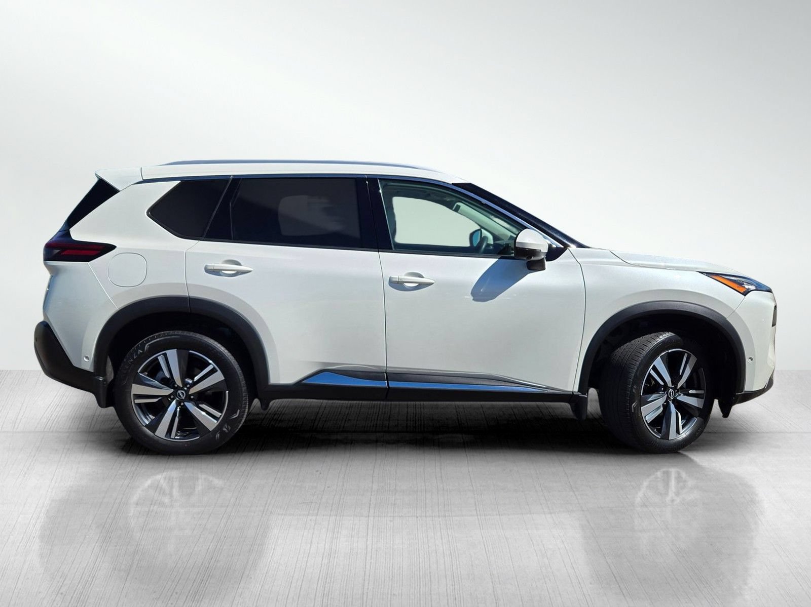 Used 2023 Nissan Rogue SL w/ SL Premium Package AWD/4WD image 3