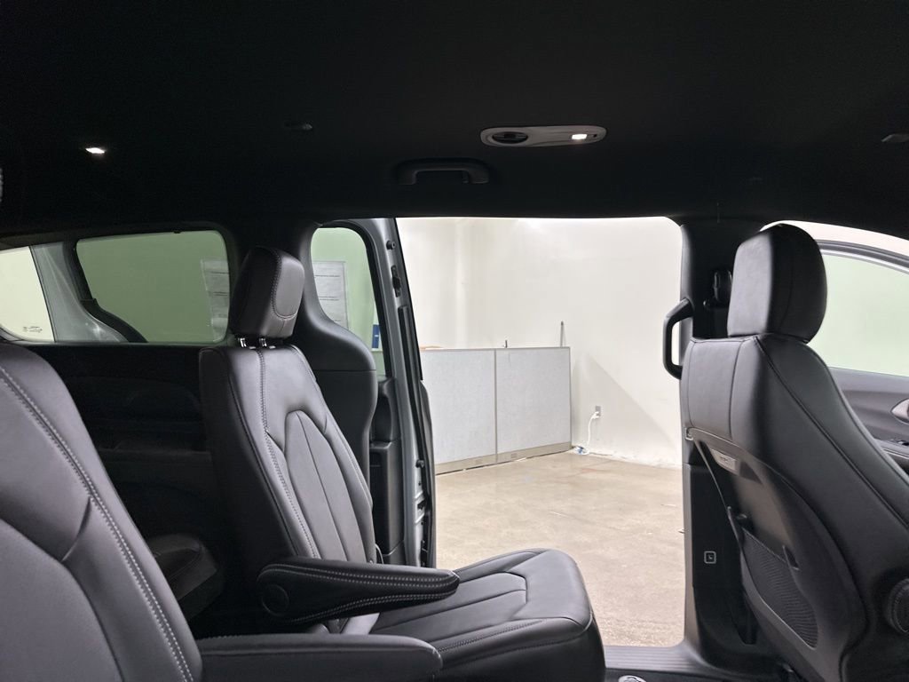 New 2026 Chrysler Pacifica Select image 21
