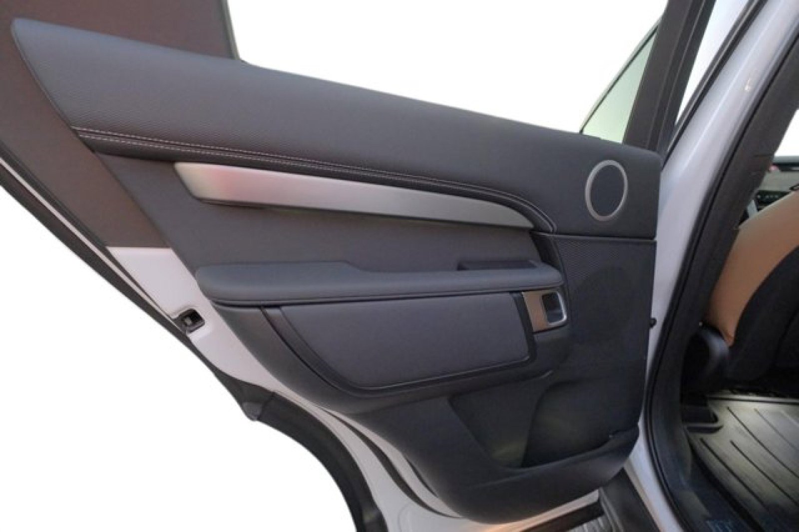 New 2025 Land Rover Discovery Dynamic SE image 13