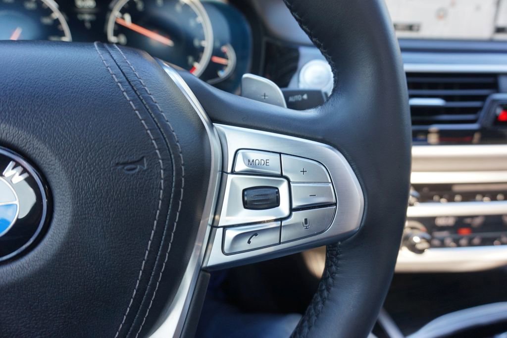 Used 2017 BMW 750i RWD image 33