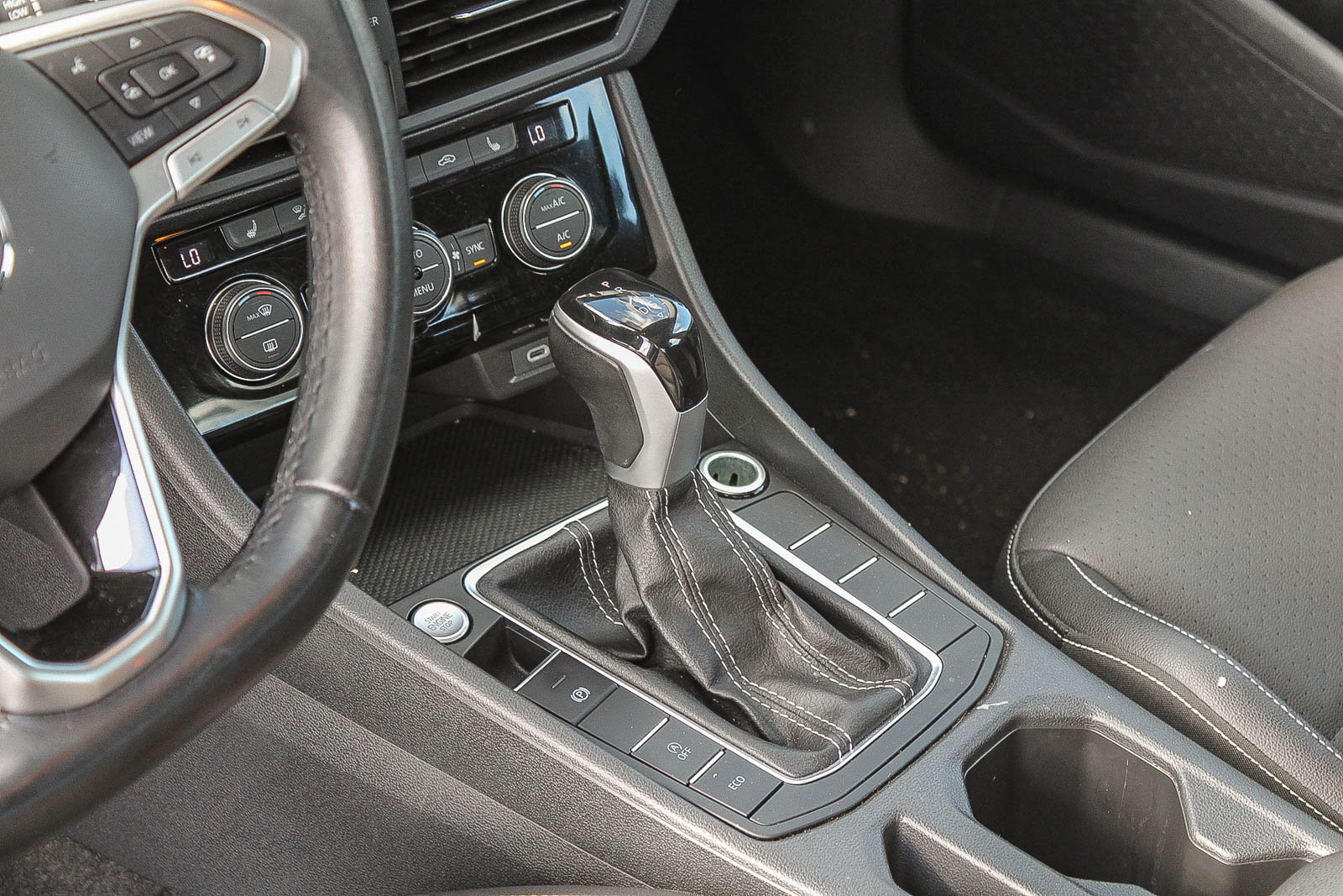 Used 2024 Volkswagen Jetta SE FWD image 21