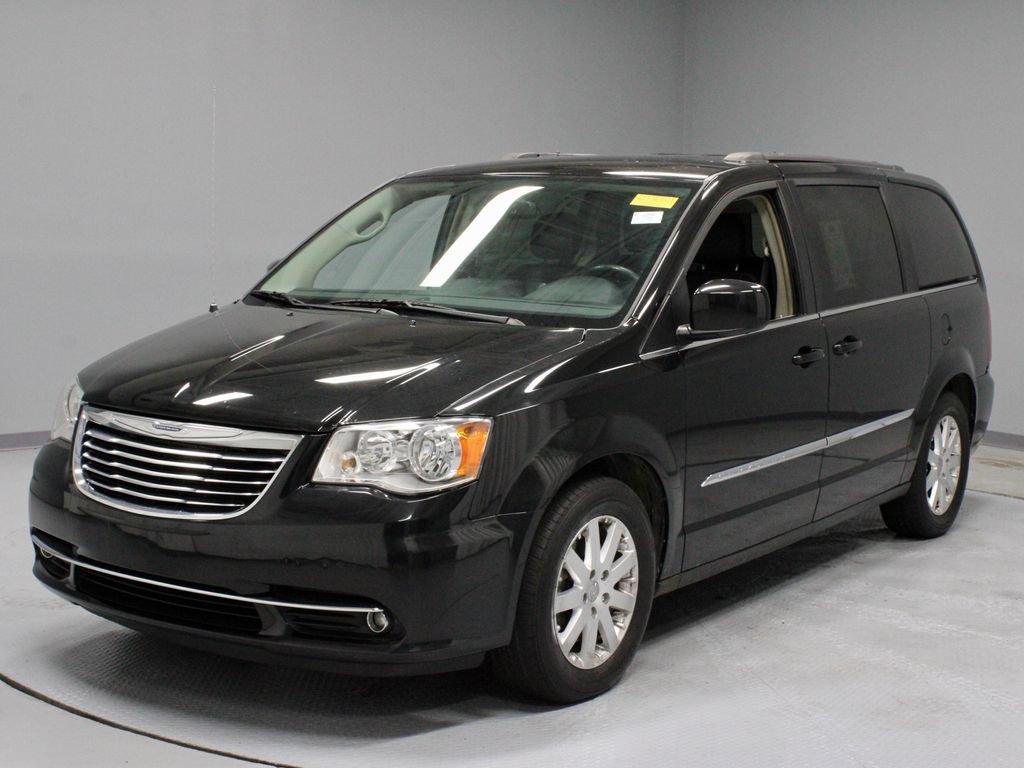 Used 2016 Chrysler Town & Country Touring FWD image 6