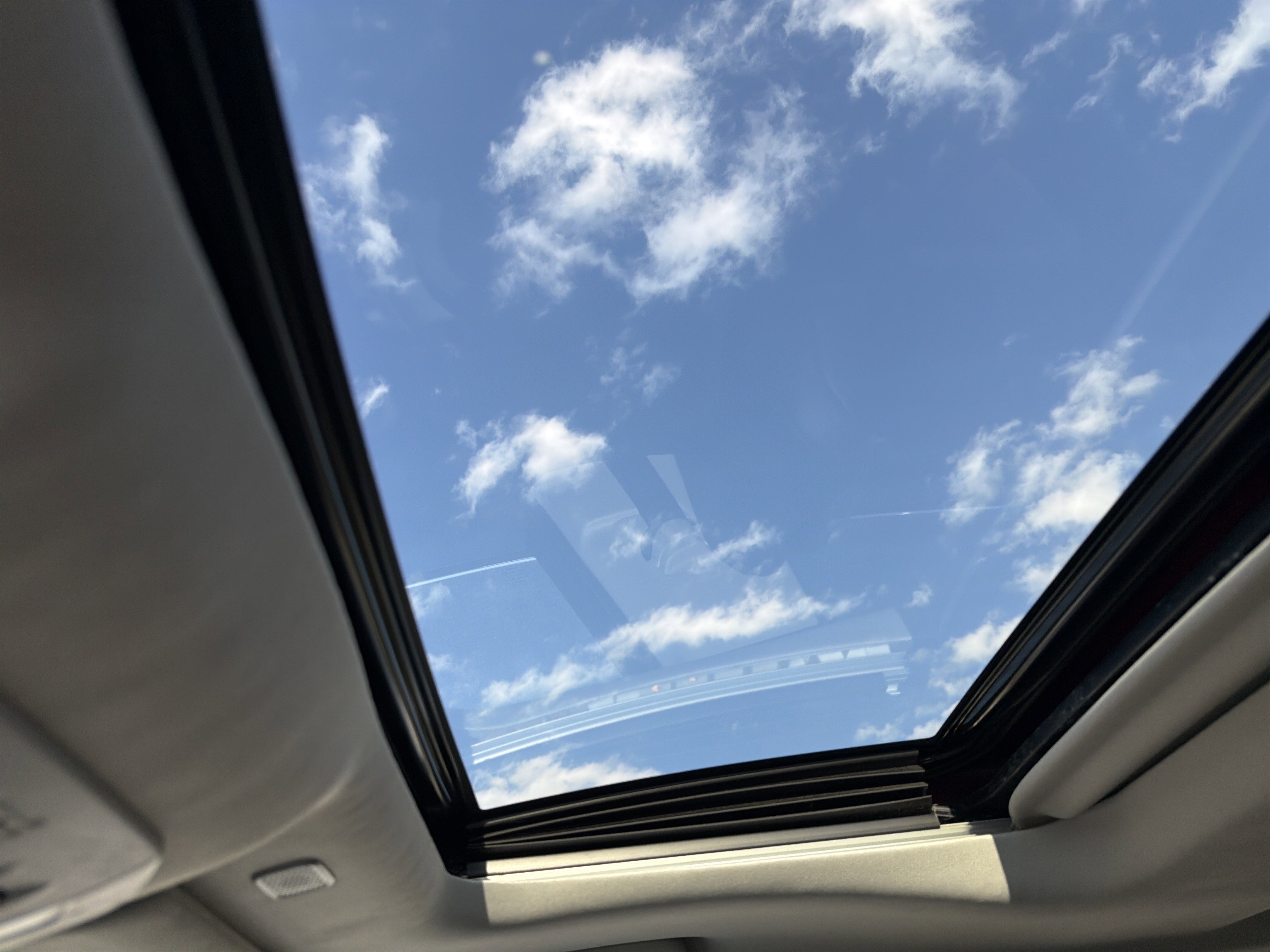 Used 2023 Toyota Highlander XLE AWD/4WD image 44