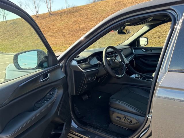 New 2025 Jeep Grand Cherokee Altitude w/ Trailer Tow Package image 14