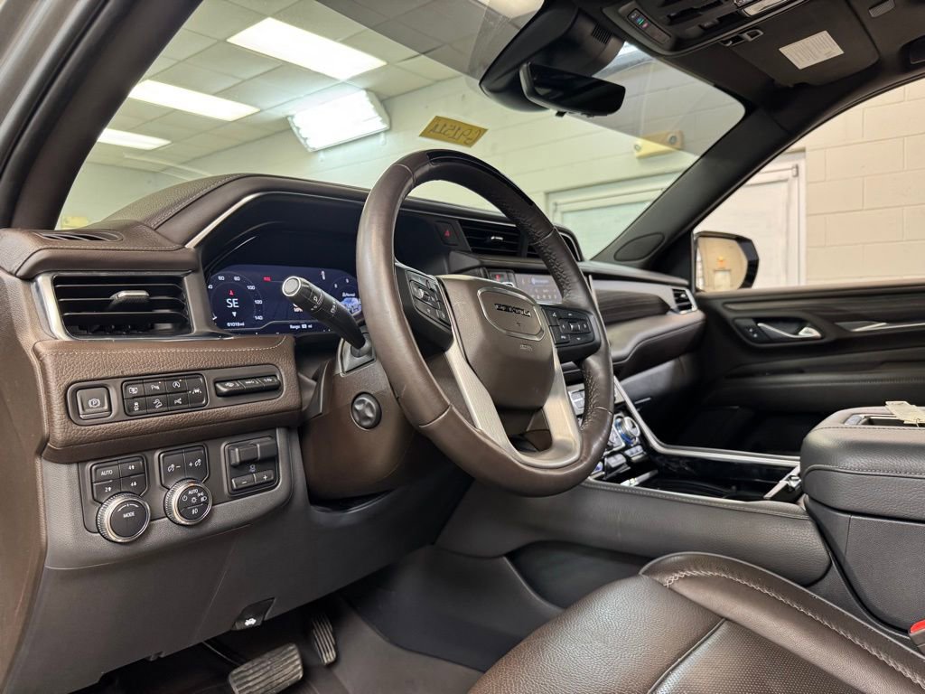 Used 2023 GMC Yukon XL Denali w/ Advanced Technology Package AWD/4WD image 13