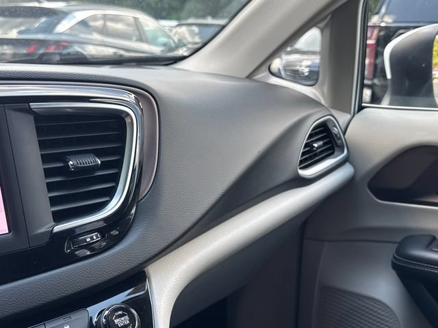 Used 2023 Chrysler Voyager LX FWD image 29