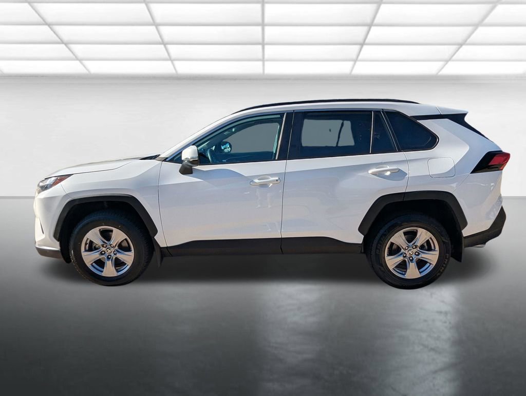 Used 2022 Toyota RAV4 XLE w/ Convenience Package FWD image 25