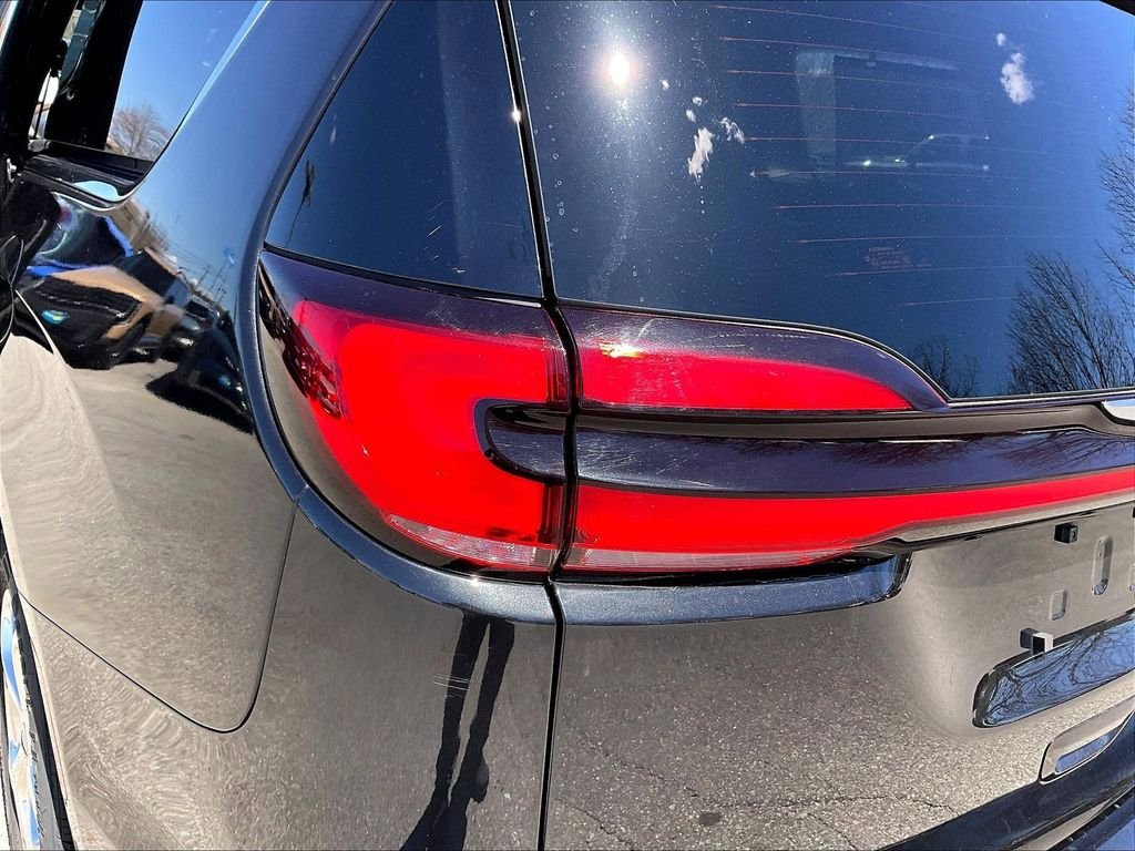 Used 2021 Chrysler Pacifica Limited AWD/4WD image 31