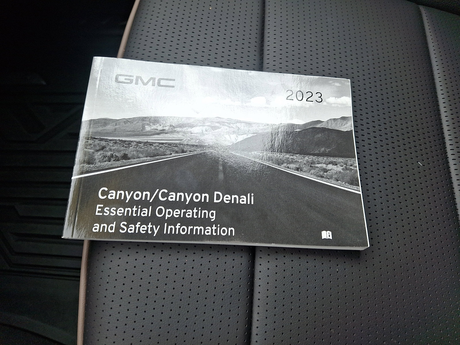 Used 2023 GMC Canyon Denali AWD/4WD image 26