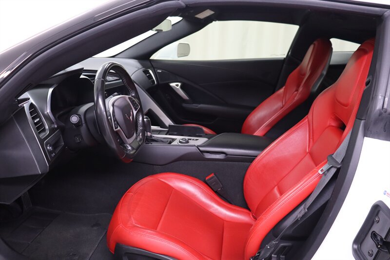 Used 2019 Chevrolet Corvette Stingray Coupe w/ Carbon Flash Badge Package RWD image 18