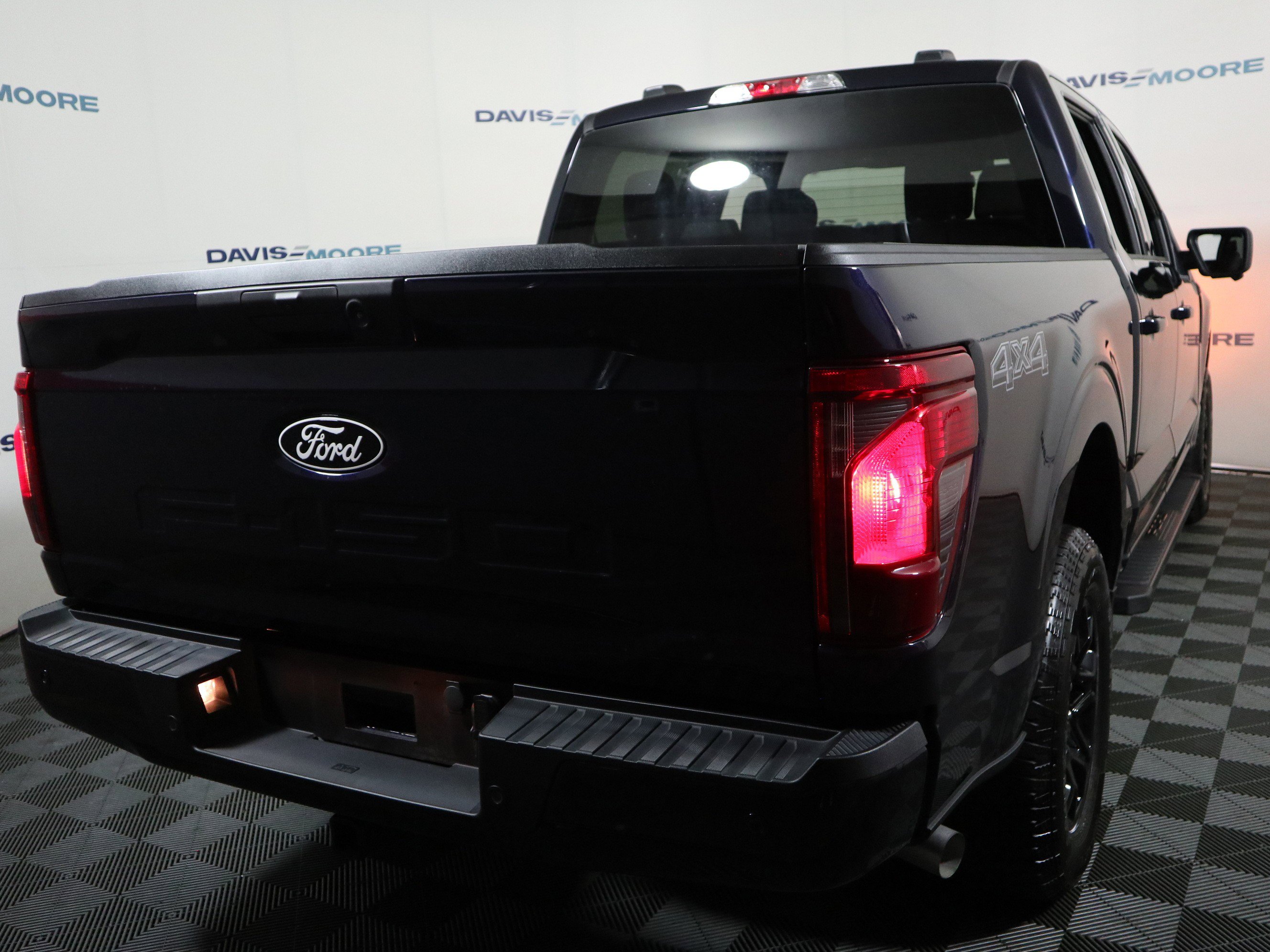 Used 2024 Ford F150 XLT w/ XLT Black Appearance Package image 6