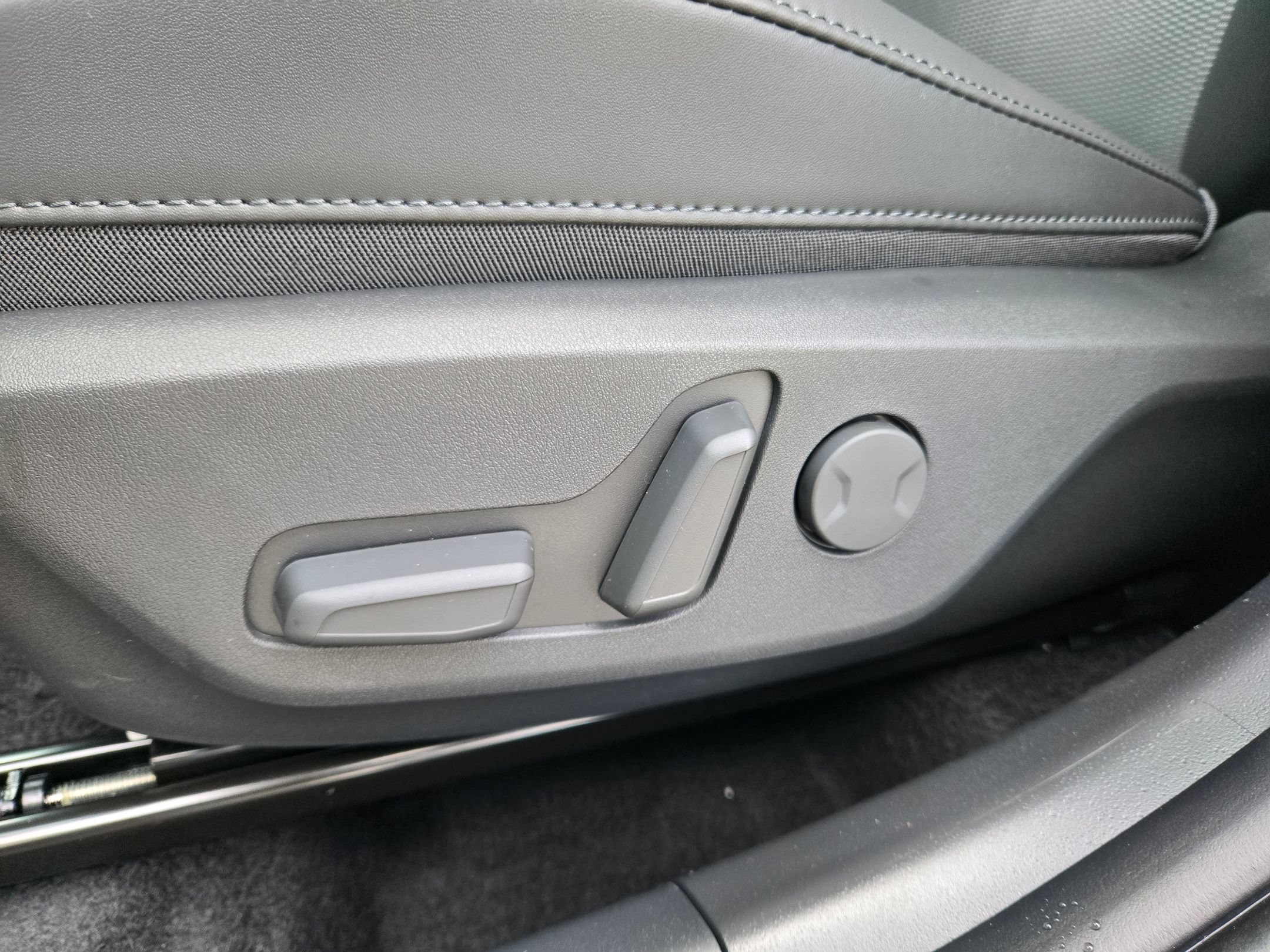 New 2026 Kia Niro EX FWD image 25