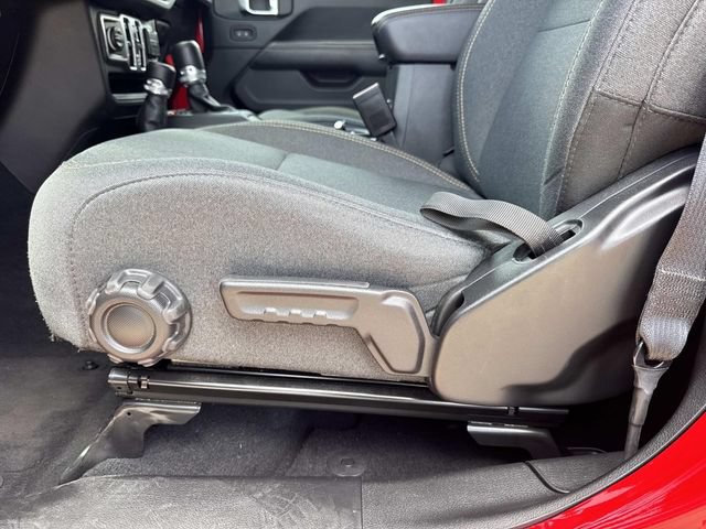 Used 2025 Jeep Wrangler Unlimited Sahara AWD/4WD image 24