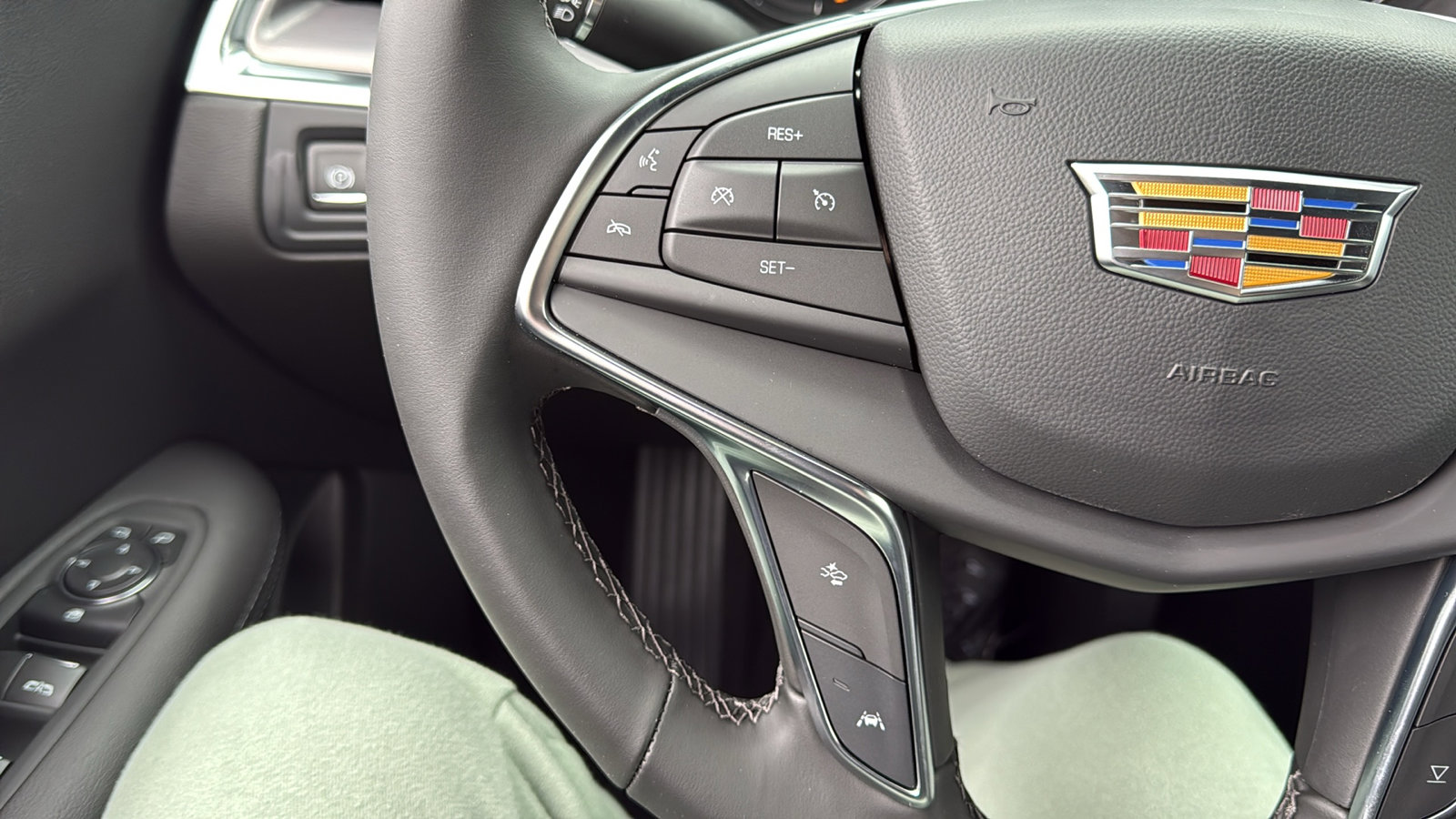 New 2025 Cadillac XT5 Luxury image 16