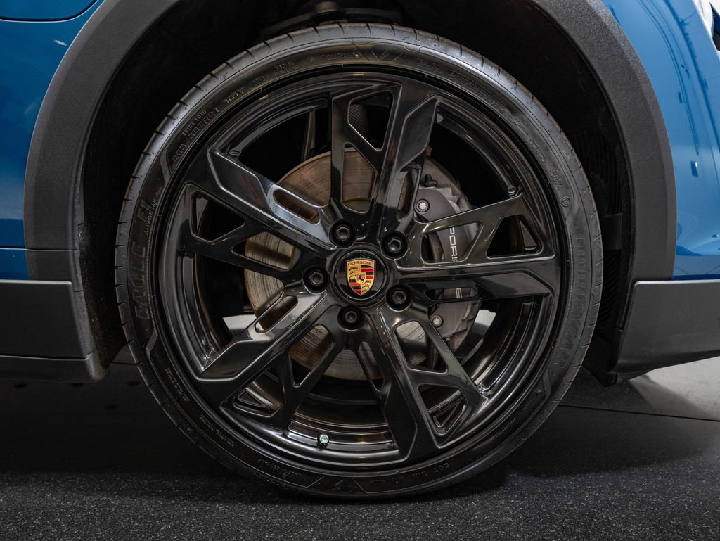 Certified 2022 Porsche Taycan 4 Cross Turismo AWD/4WD image 12