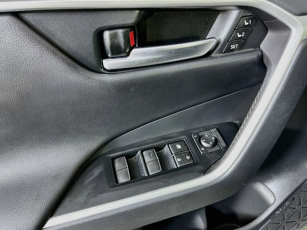 Used 2019 Toyota RAV4 Limited w/ Cold Weather Package FWD image 25