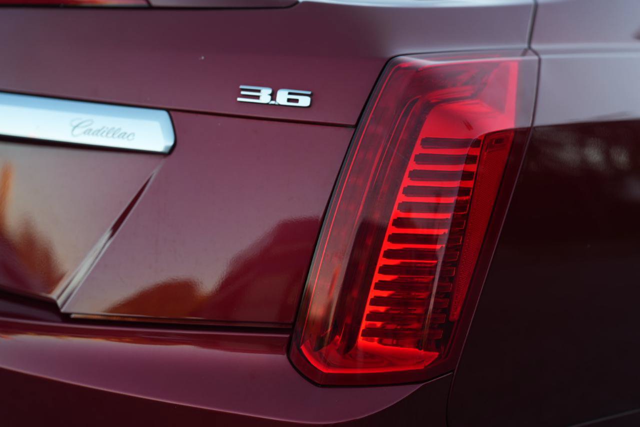 Used 2018 Cadillac CTS Luxury RWD image 12