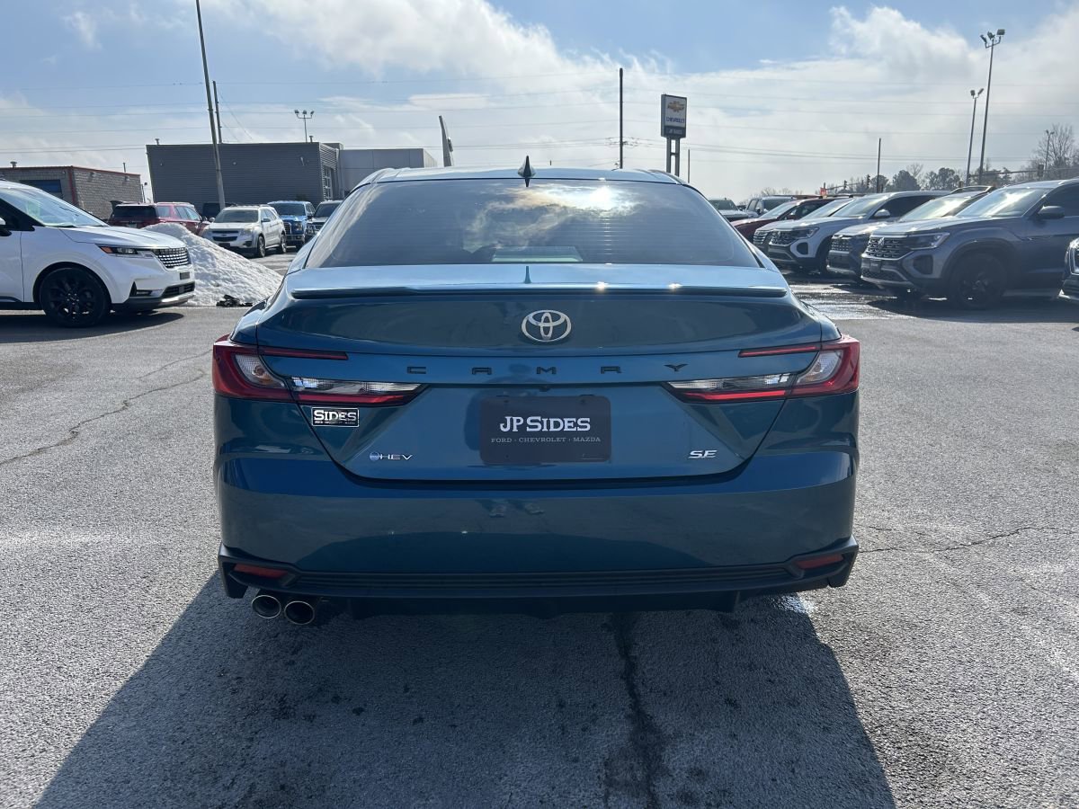 Used 2025 Toyota Camry SE w/ Convenience Package image 8