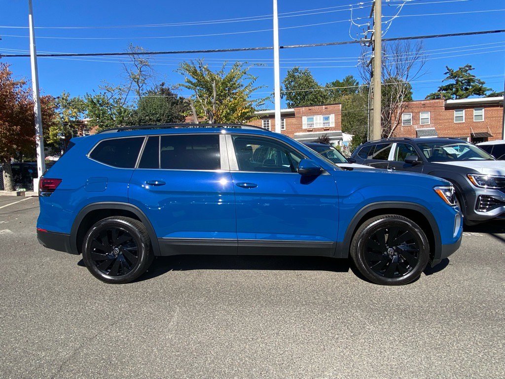 Certified 2025 Volkswagen Atlas SE image 2