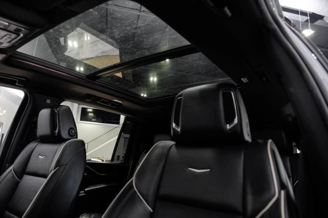 Used 2021 Cadillac Escalade ESV Premium Luxury AWD/4WD image 6