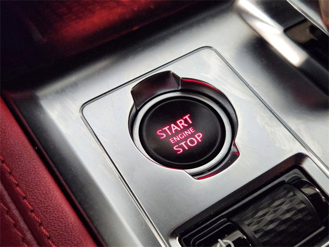 Used 2022 Jaguar F-PACE SVR image 21