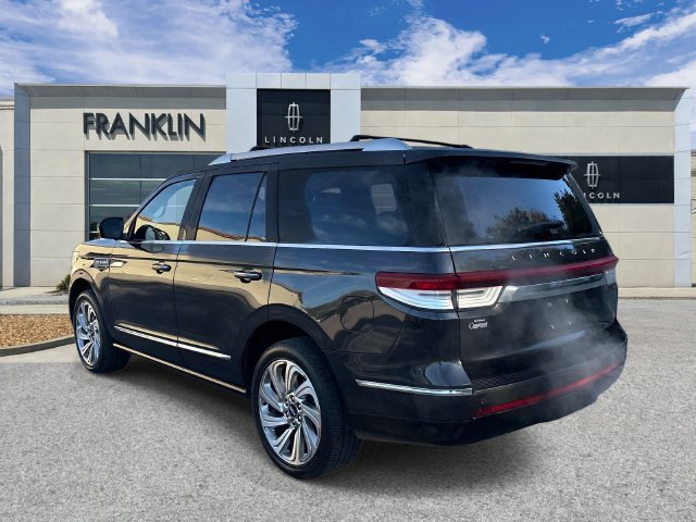 Used 2024 Lincoln Navigator Reserve AWD/4WD image 5