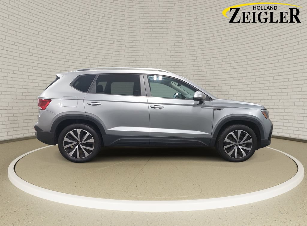 Used 2023 Volkswagen Taos SE w/ Panoramic Sunroof Package AWD/4WD image 4
