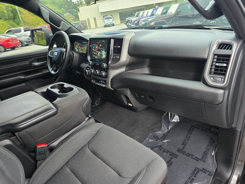 Used 2025 RAM 1500 Warlock AWD/4WD image 29