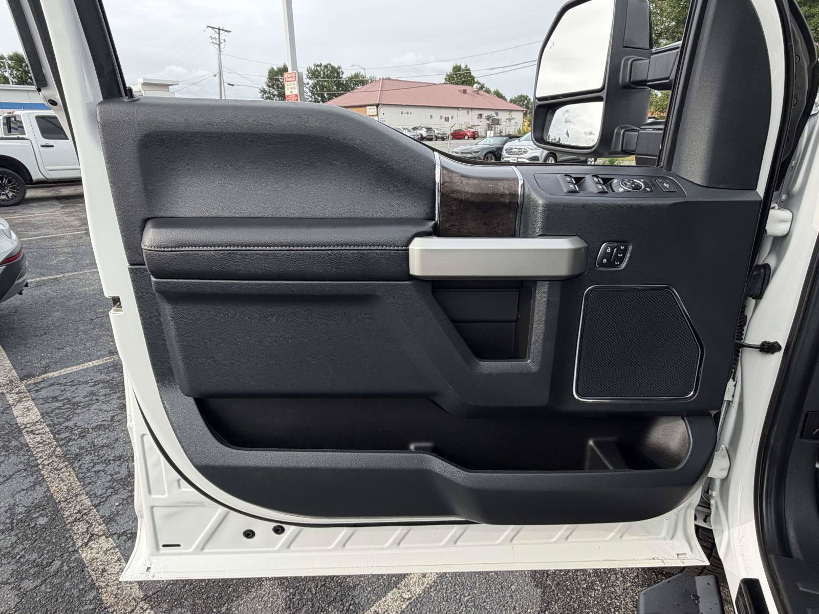 Used 2022 Ford F350 Lariat w/ Black Appearance Package AWD/4WD image 18