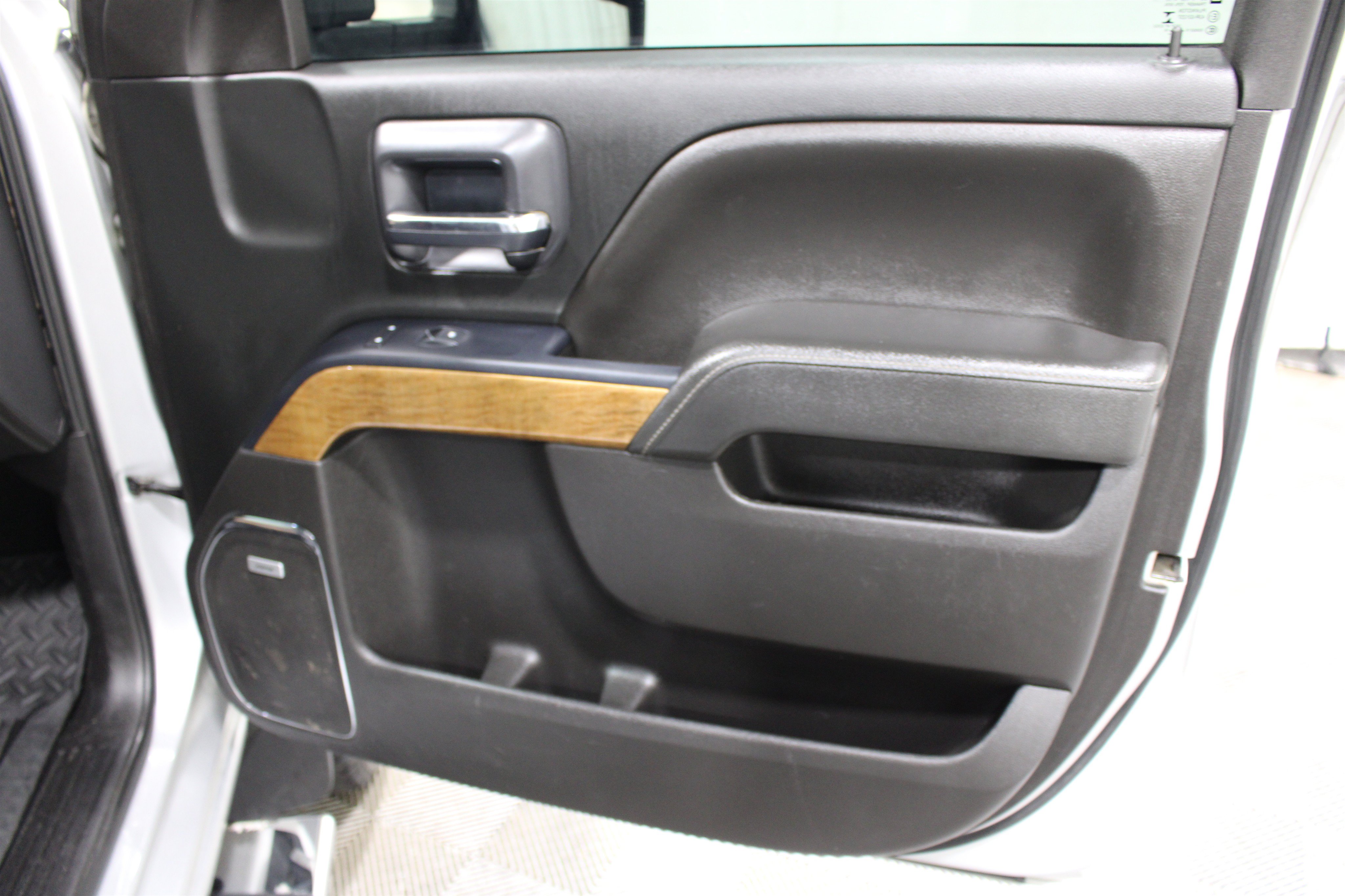Used 2018 Chevrolet Silverado 2500 LTZ w/ Duramax Plus Package AWD/4WD image 26