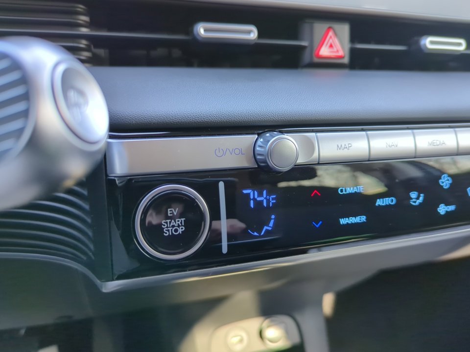 Certified 2024 Hyundai Ioniq 5 SE image 24